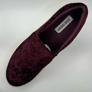 Steve Madden Women's Gills Sneakers burgudy velvet